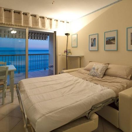 Charmant T3 Front De Mer Apartman Roquebrune-Cap-Martin Kültér fotó